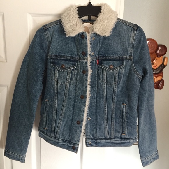 Levi’s Authentic Sherpa Trucker Denim Jacket - Picture 7 of 8